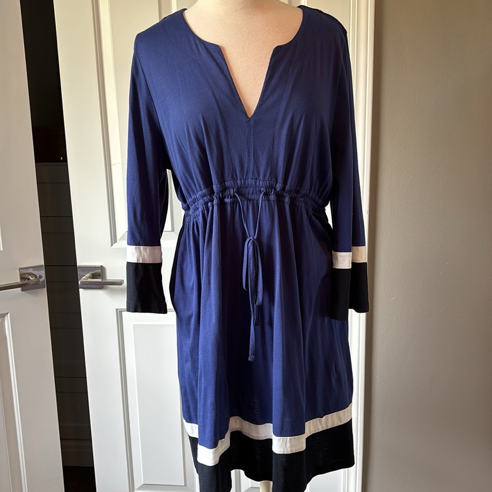 Roots Canada color block dress. Cute very flattering EUCpp